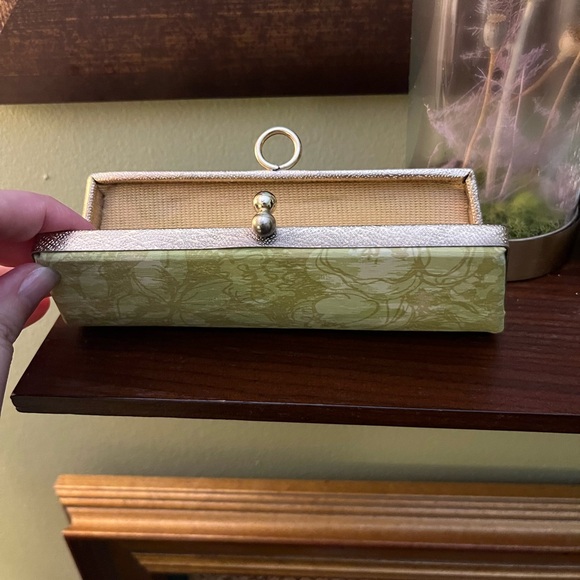 Vintage eyeglass case, pale green floral - Picture 2 of 10